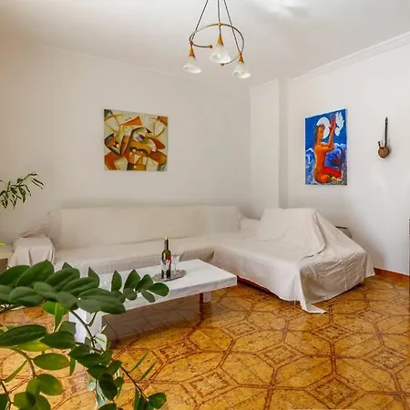 Marenia's Sea Echo Downtown Apt